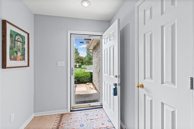 6147 NE KENSINGTON Drive 26B, Lee's Summit, MO 64064