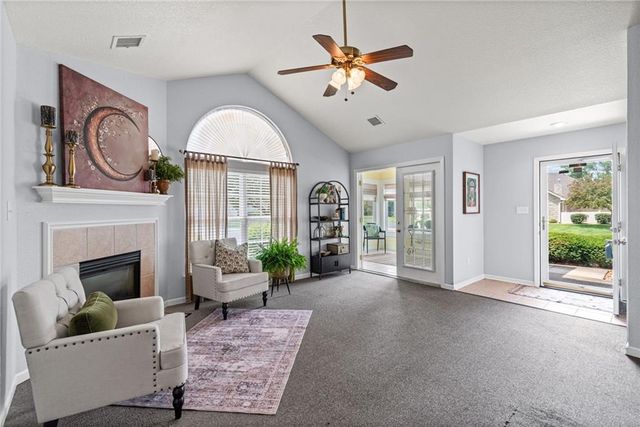 6147 NE KENSINGTON Drive 26B, Lee's Summit, MO 64064