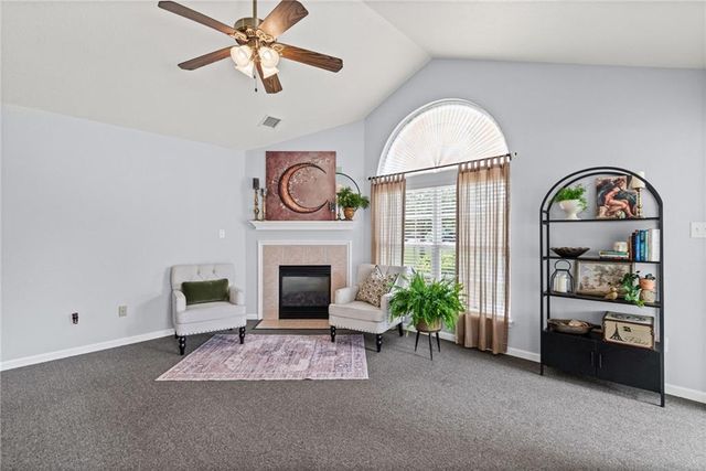 6147 NE KENSINGTON Drive 26B, Lee's Summit, MO 64064