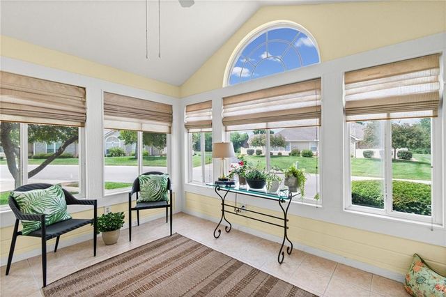 6147 NE KENSINGTON Drive 26B, Lee's Summit, MO 64064