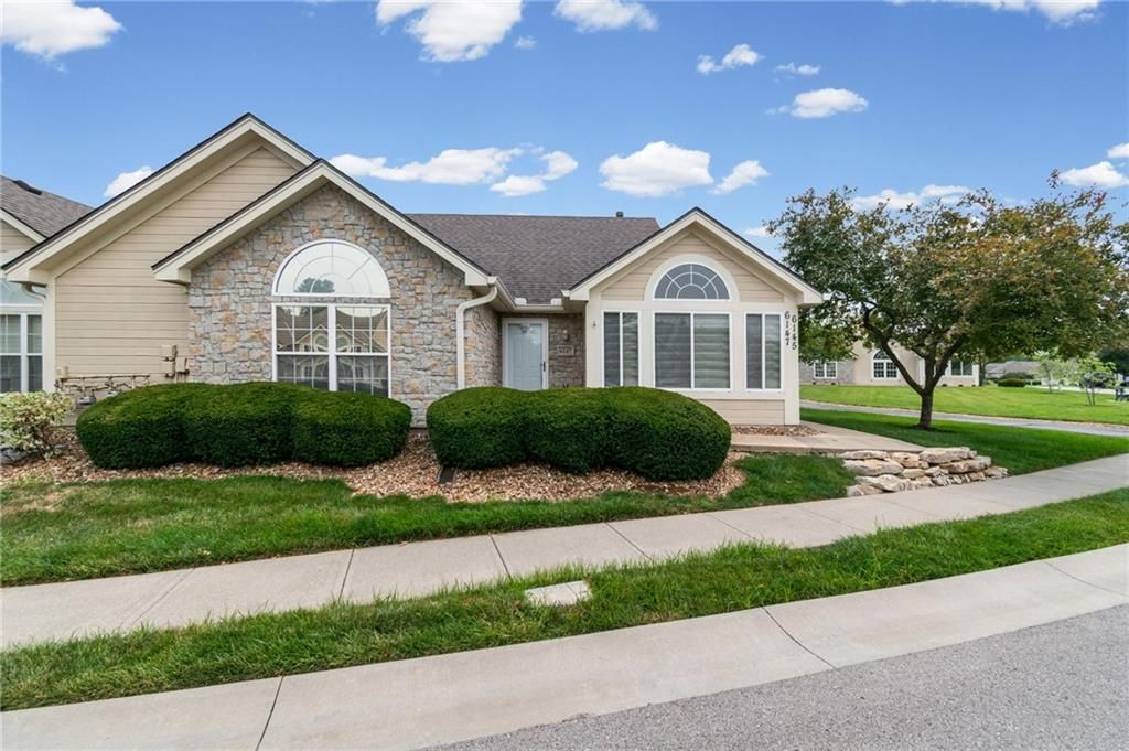 6147 NE KENSINGTON Drive 26B, Lee's Summit, MO 64064