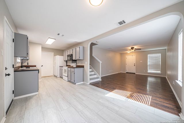 423 Golden Walk, San Antonio, TX 78227