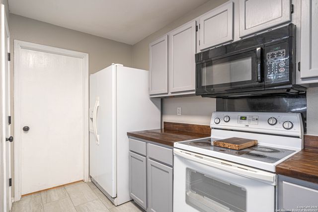423 Golden Walk, San Antonio, TX 78227