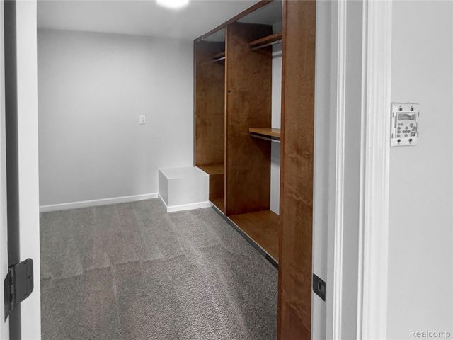 35854 Castlemeadow Drive, Farmington Hills, MI 48335