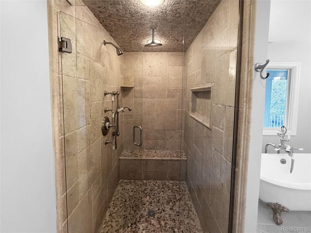 35854 Castlemeadow Drive, Farmington Hills, MI 48335