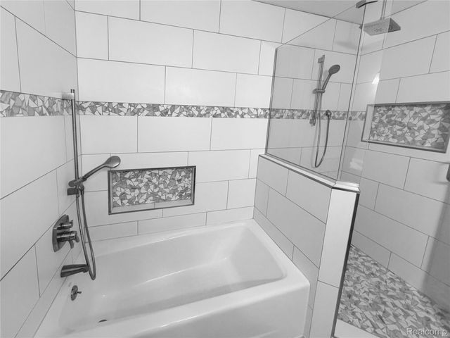 35854 Castlemeadow Drive, Farmington Hills, MI 48335