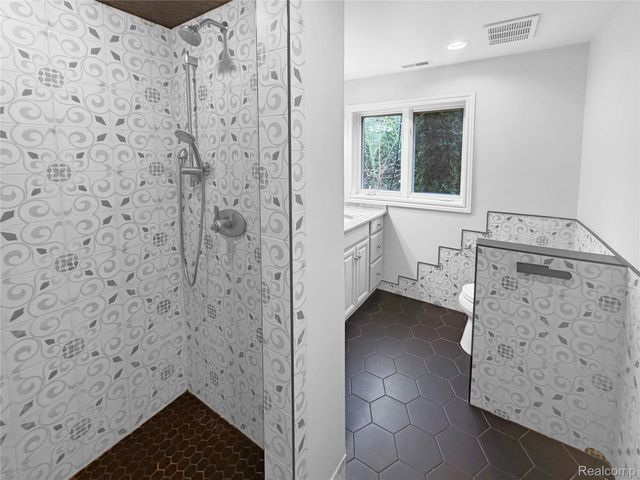 35854 Castlemeadow Drive, Farmington Hills, MI 48335