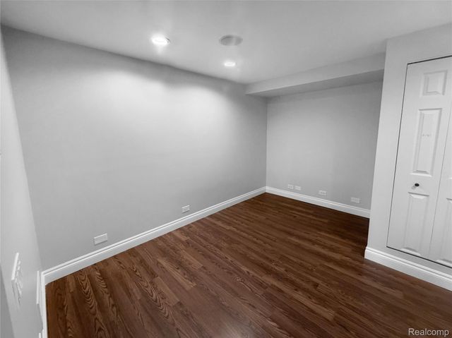 35854 Castlemeadow Drive, Farmington Hills, MI 48335