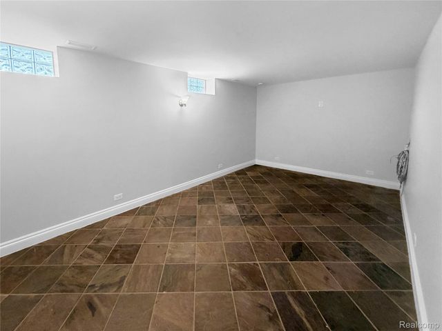 35854 Castlemeadow Drive, Farmington Hills, MI 48335