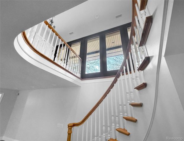 35854 Castlemeadow Drive, Farmington Hills, MI 48335