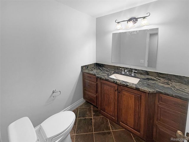 35854 Castlemeadow Drive, Farmington Hills, MI 48335