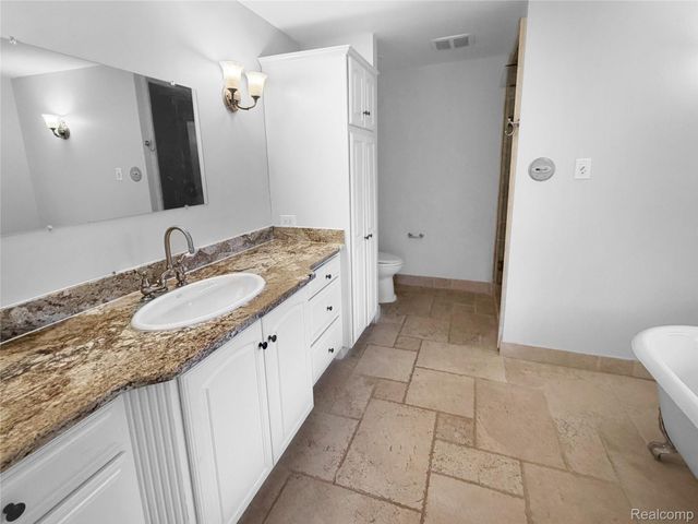 35854 Castlemeadow Drive, Farmington Hills, MI 48335