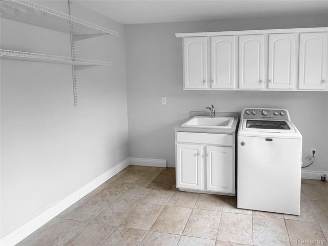 35854 Castlemeadow Drive, Farmington Hills, MI 48335