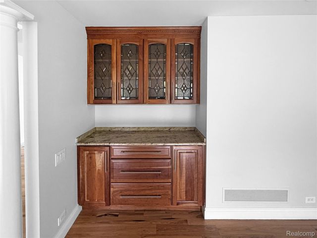 35854 Castlemeadow Drive, Farmington Hills, MI 48335