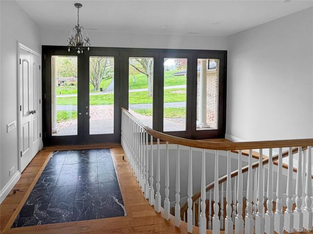35854 Castlemeadow Drive, Farmington Hills, MI 48335