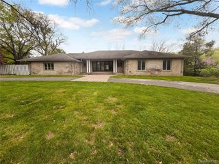 35854 Castlemeadow Drive, Farmington Hills, MI 48335