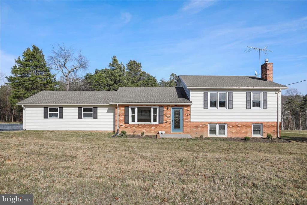 1832 RIDGEWAY RD, Front Royal, VA 22630