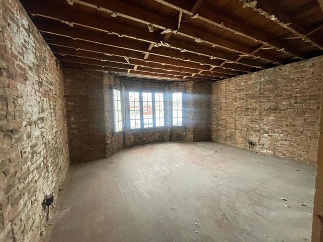 8325 S Cregier Avenue, Chicago, IL 60617