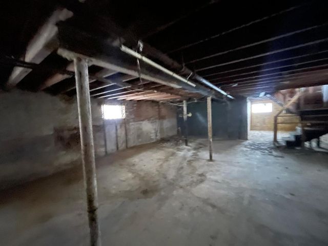 8325 S Cregier Avenue, Chicago, IL 60617