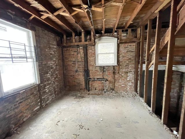 8325 S Cregier Avenue, Chicago, IL 60617