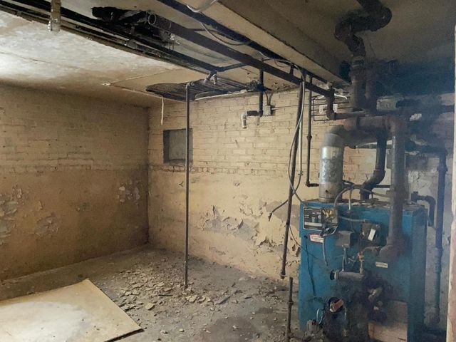 8325 S Cregier Avenue, Chicago, IL 60617