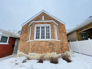 8325 S Cregier Avenue, Chicago, IL 60617