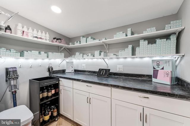 762-B WALKER RD, Great Falls, VA 22066