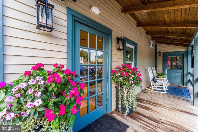 762-B WALKER RD, Great Falls, VA 22066