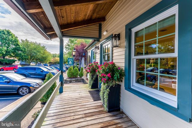 762-B WALKER RD, Great Falls, VA 22066