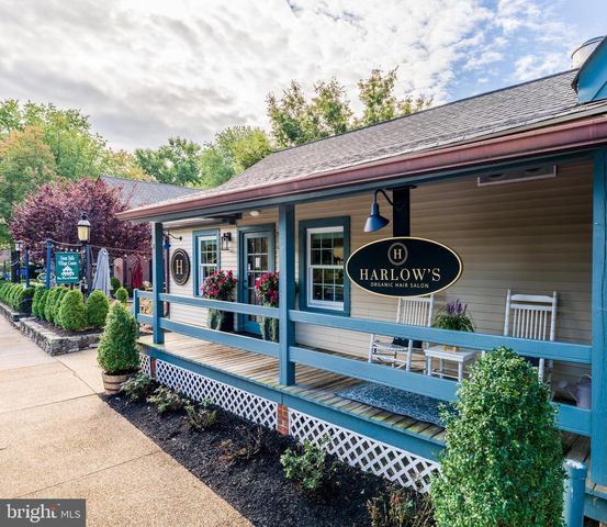 762-B WALKER RD, Great Falls, VA 22066