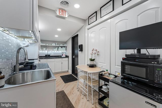 762-B WALKER RD, Great Falls, VA 22066