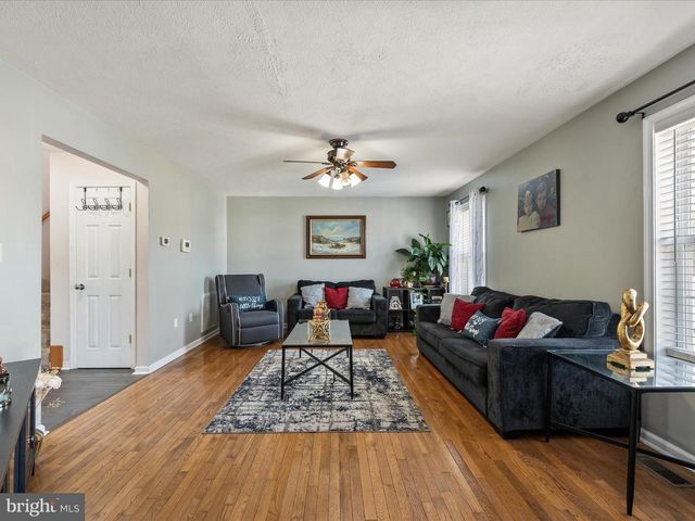 155 FENIMORE DR, Inwood, WV 25428