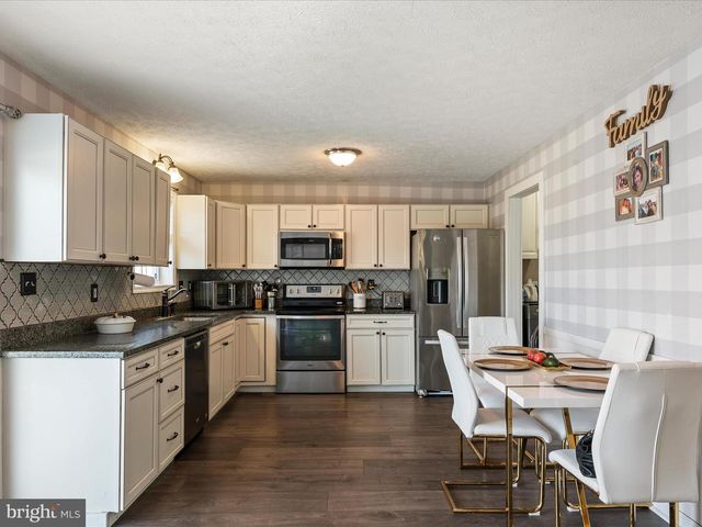 155 FENIMORE DR, Inwood, WV 25428