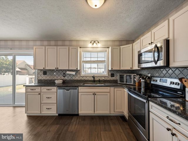155 FENIMORE DR, Inwood, WV 25428