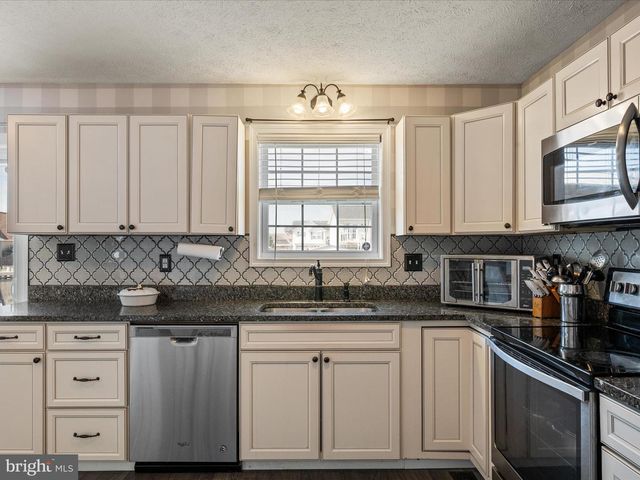 155 FENIMORE DR, Inwood, WV 25428