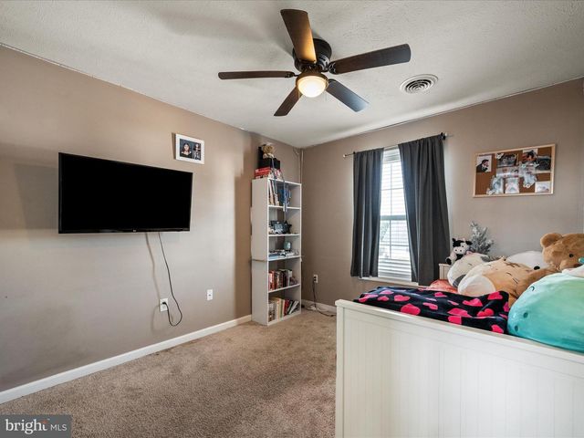 155 FENIMORE DR, Inwood, WV 25428