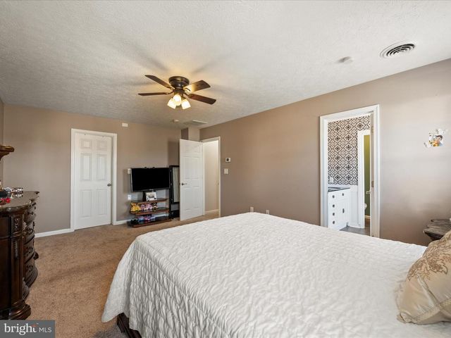 155 FENIMORE DR, Inwood, WV 25428
