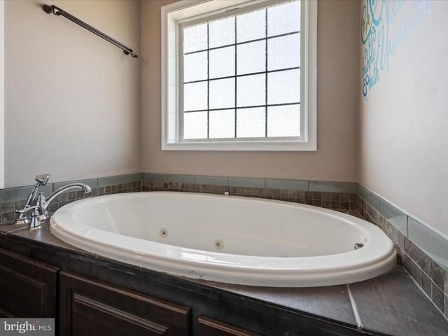 155 FENIMORE DR, Inwood, WV 25428