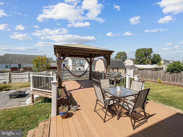 155 FENIMORE DR, Inwood, WV 25428