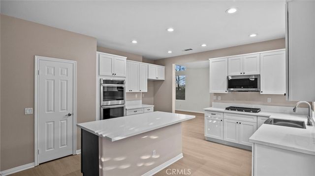 1728 Tamarron, Corona, CA 92883