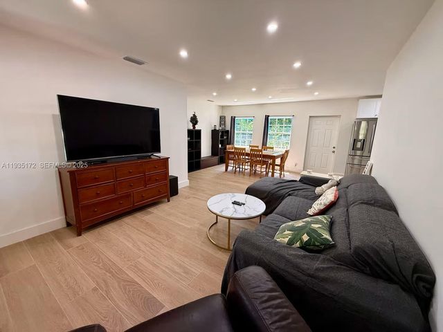 15800 NE 15th Ave, North Miami Beach, FL 33162