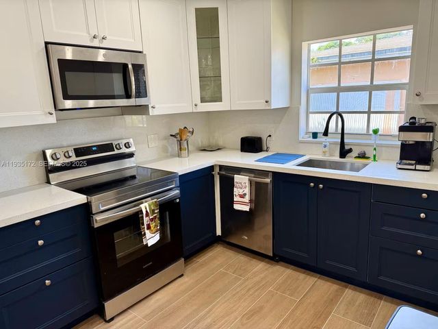 15800 NE 15th Ave, North Miami Beach, FL 33162