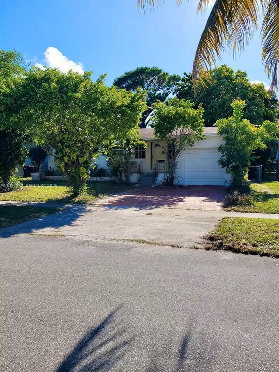 15800 NE 15th Ave, North Miami Beach, FL 33162