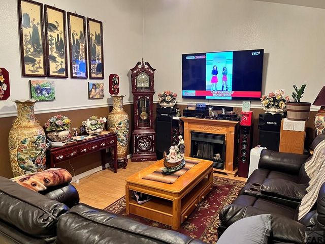 909 E Waverly Dr, Pueblo West, CO 81007