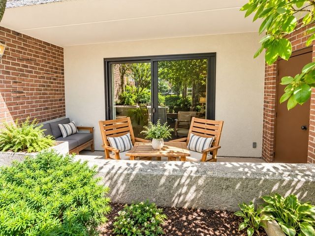 43 Angleside Drive 1, Waltham, MA 02453