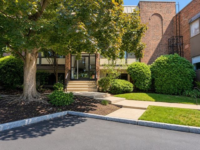 43 Angleside Drive 1, Waltham, MA 02453