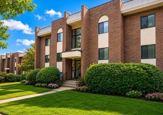 43 Angleside Drive 1, Waltham, MA 02453