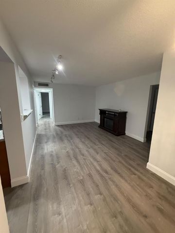 6190 Woodlands Boulevard 110, Tamarac, FL 33319