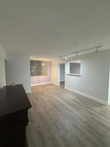 6190 Woodlands Boulevard 110, Tamarac, FL 33319