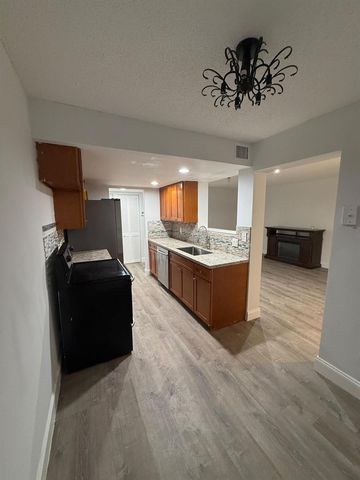 6190 Woodlands Boulevard 110, Tamarac, FL 33319